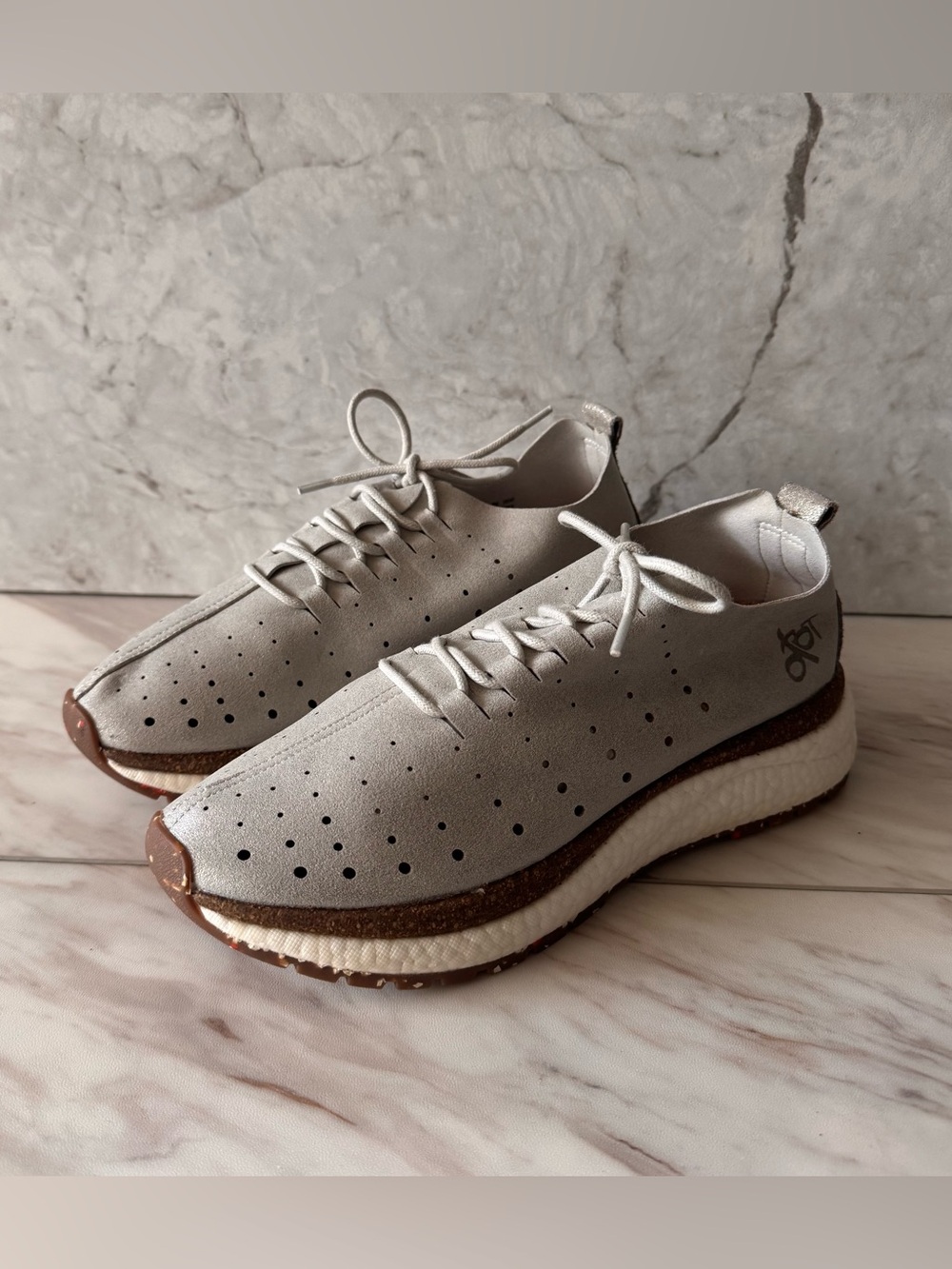 NIB OTBT Alstead Silver Metallic Perforated Sneakers Women’s 8 Travel Lite